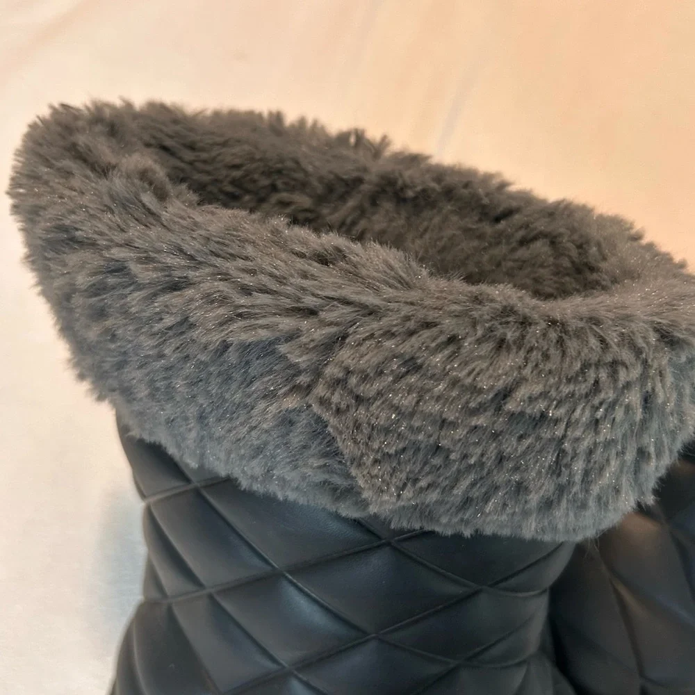 Crocs Black & Gray Lined Furry Winter Rain Boots​ Slip On Sz 6 Waterproof Fall